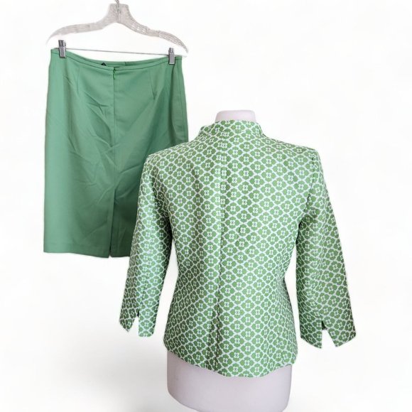 Green and White Skirt Set - Picture 3 of 16